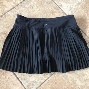Lululemon skirt/shorts, wore once !
